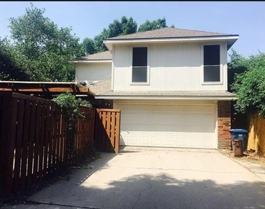 550 Village Green Drive - Photo Thumbnail 10