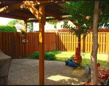 550 Village Green Drive - Photo Thumbnail 9