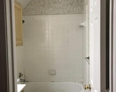 550 Village Green Drive - Photo Thumbnail 6