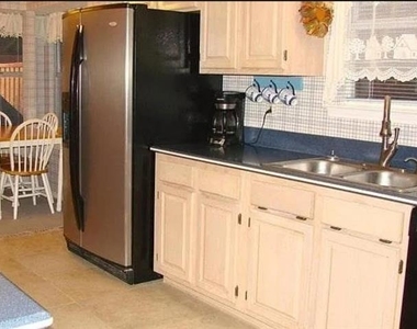 550 Village Green Drive - Photo Thumbnail 2
