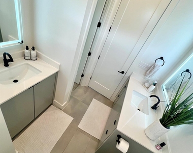 2407 Crossman Avenue - Photo Thumbnail 21