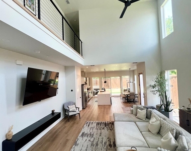 2407 Crossman Avenue - Photo Thumbnail 1