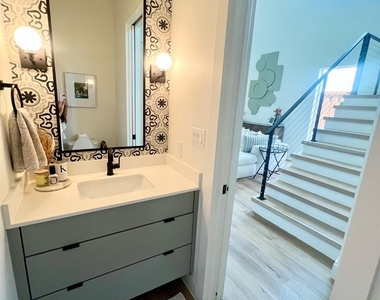 2407 Crossman Avenue - Photo Thumbnail 6