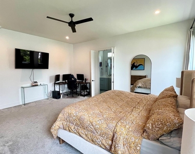 2407 Crossman Avenue - Photo Thumbnail 11