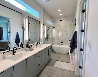 2407 Crossman Avenue - Photo Thumbnail 13