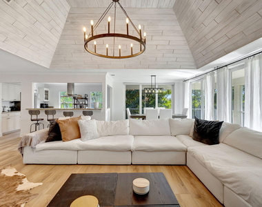 11839 Pebblewood Drive - Photo Thumbnail 14
