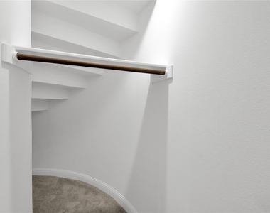 913 Peabody Drive - Photo Thumbnail 8