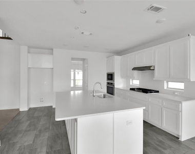 913 Peabody Drive - Photo Thumbnail 4