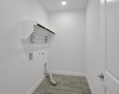 913 Peabody Drive - Photo Thumbnail 7