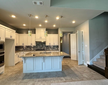 8533 Pine Valley Drive - Photo Thumbnail 11