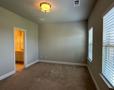 8533 Pine Valley Drive - Photo Thumbnail 20