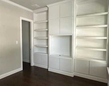 8533 Pine Valley Drive - Photo Thumbnail 5