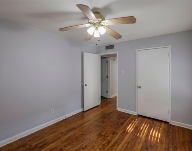 3931 Dexter Avenue - Photo Thumbnail 8