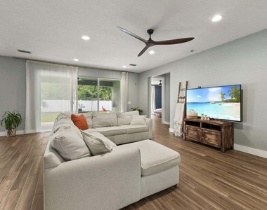 601 Sw S Quick Circle - Photo Thumbnail 5