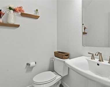 1317 Horizon Way - Photo Thumbnail 16