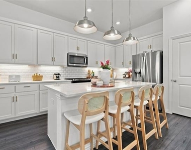 1317 Horizon Way - Photo Thumbnail 7