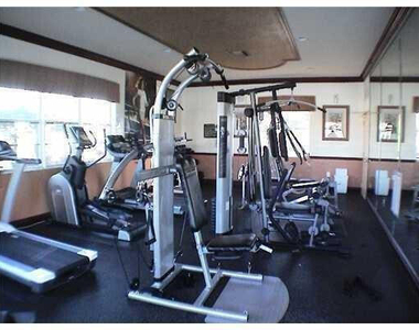 5021 N Wiles Road - Photo Thumbnail 8