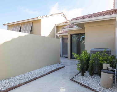 257 Old Meadow Way - Photo Thumbnail 5
