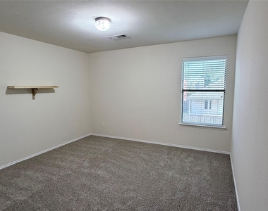 3200 Nandina Street - Photo Thumbnail 10