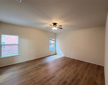3200 Nandina Street - Photo Thumbnail 6