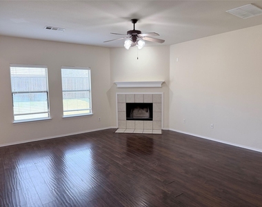 3200 Nandina Street - Photo Thumbnail 2