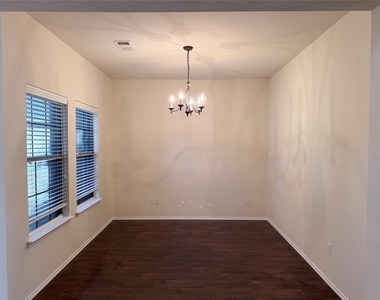 3200 Nandina Street - Photo Thumbnail 5