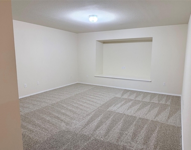 3200 Nandina Street - Photo Thumbnail 9