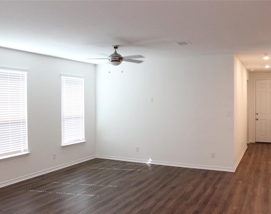 1012 West Drive - Photo Thumbnail 2