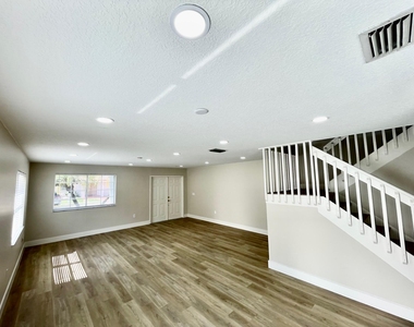 12149 Nw 34th Street - Photo Thumbnail 4