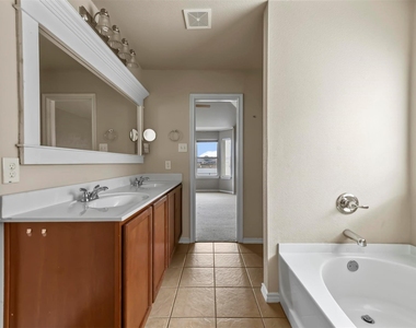 5533 Grenada Drive - Photo Thumbnail 13