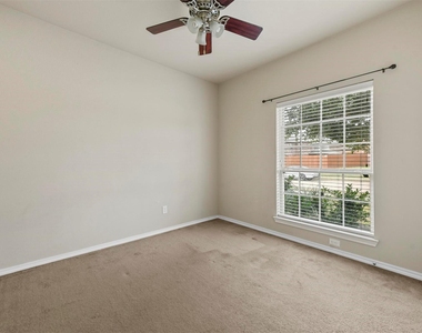 5533 Grenada Drive - Photo Thumbnail 16
