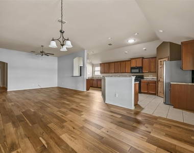 5533 Grenada Drive - Photo Thumbnail 8