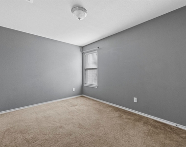 5533 Grenada Drive - Photo Thumbnail 18