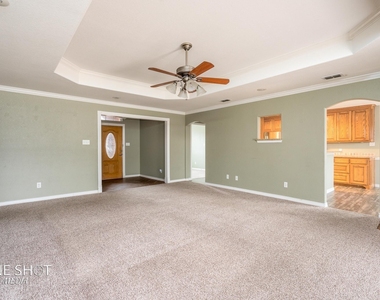 210 Ruger Street - Photo Thumbnail 5