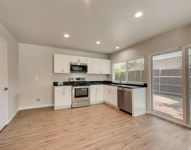 5903 Mimosa Lane - Photo Thumbnail 9
