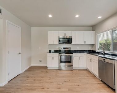 5903 Mimosa Lane - Photo Thumbnail 10