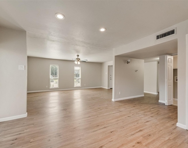 5903 Mimosa Lane - Photo Thumbnail 8