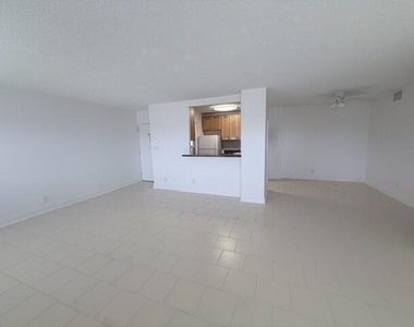 2555 Ne 11th Street - Photo Thumbnail 6