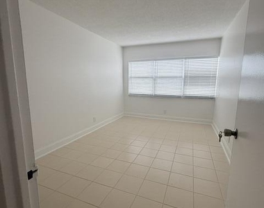 2555 Ne 11th Street - Photo Thumbnail 10