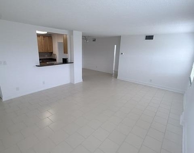 2555 Ne 11th Street - Photo Thumbnail 8