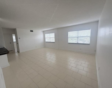 2555 Ne 11th Street - Photo Thumbnail 3