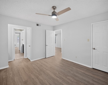 2111 E Beltline Road - Photo Thumbnail 15
