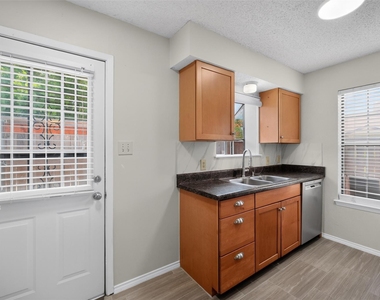 2111 E Beltline Road - Photo Thumbnail 8