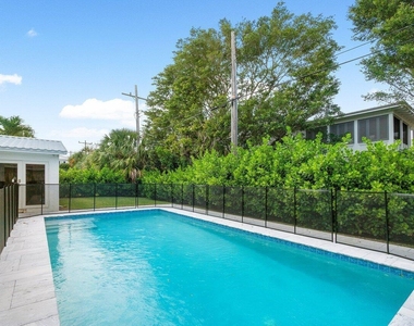 125 Gregory Place - Photo Thumbnail 13