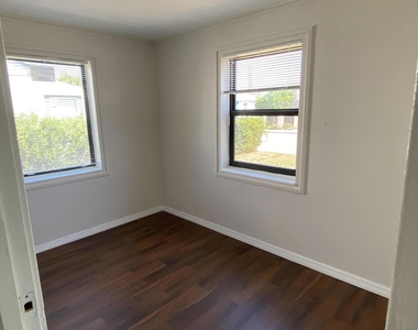 816 W 4th Street - Photo Thumbnail 6