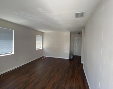 816 W 4th Street - Photo Thumbnail 2