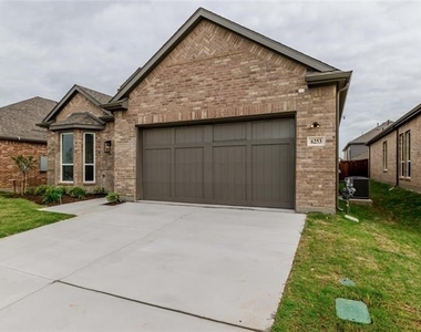 6253 White Creek Drive - Photo Thumbnail 2
