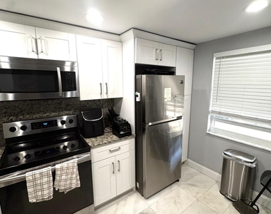 605 Oaks Drive - Photo Thumbnail 3
