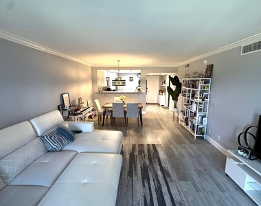 605 Oaks Drive - Photo Thumbnail 4