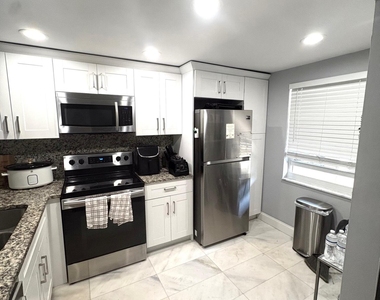605 Oaks Drive - Photo Thumbnail 2